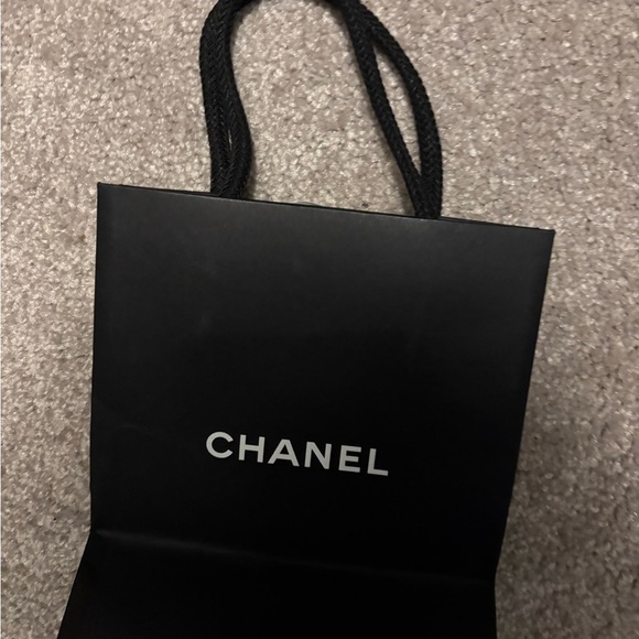 CHANEL Black and White Gift Bag Small - Picture 4 of 5